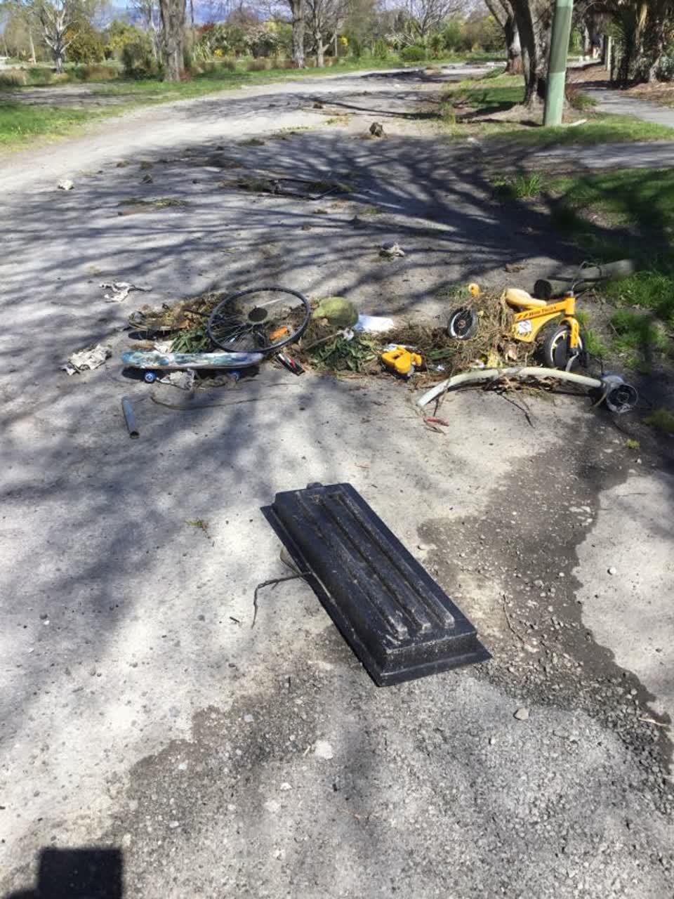 The photograph attached to this rubbish/recycling report