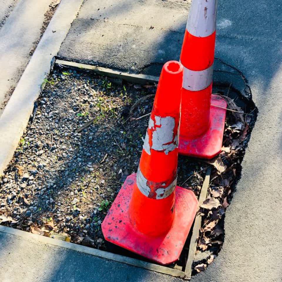 The photograph attached to this roading/streets report