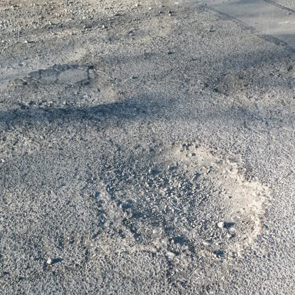 The photograph attached to this roading/streets report