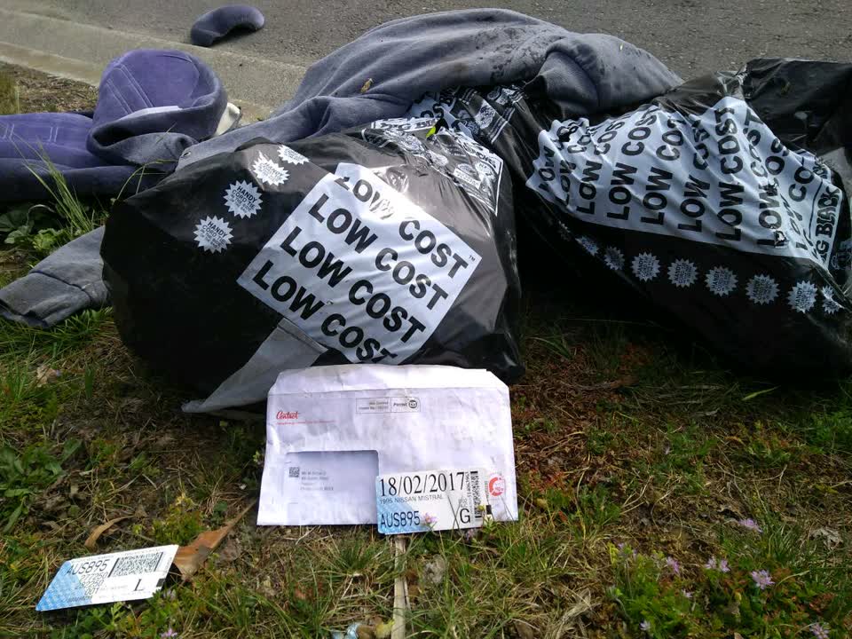 The photograph attached to this rubbish/recycling report