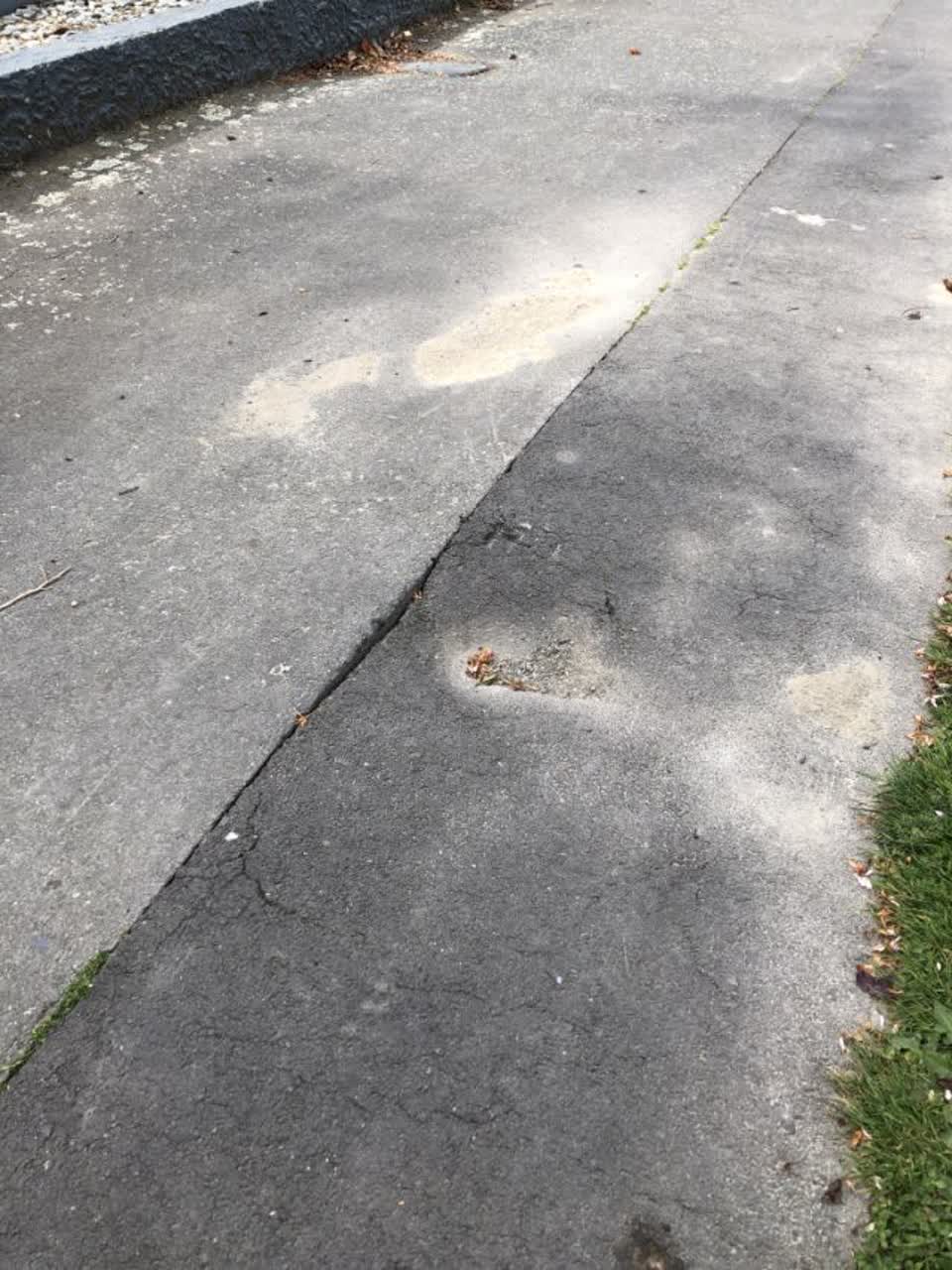 The photograph attached to this roading/streets report