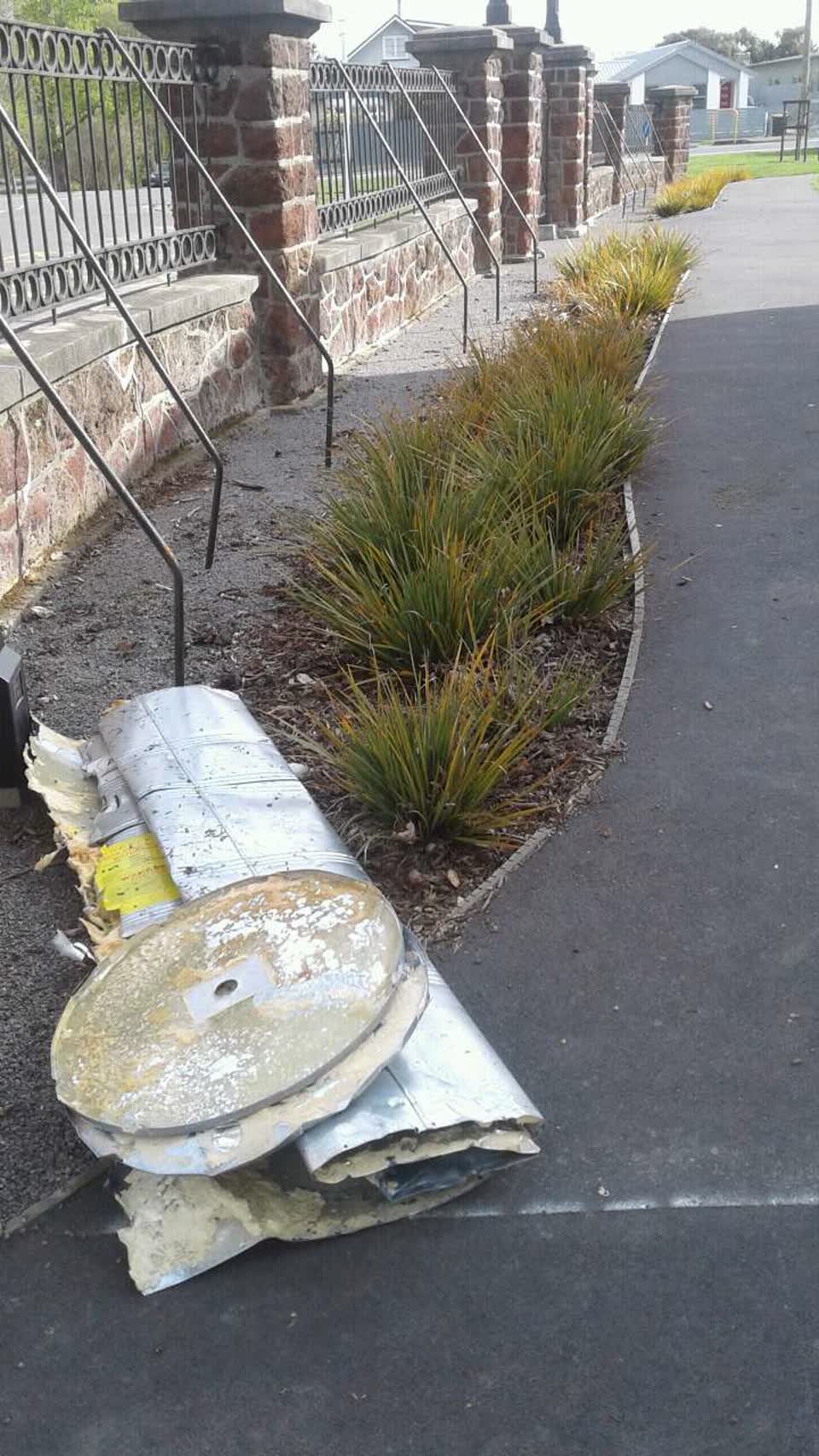 The photograph attached to this rubbish/recycling report