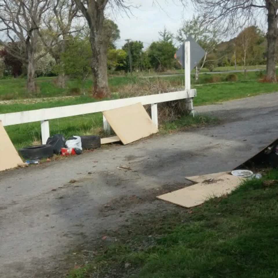The photograph attached to this rubbish/recycling report