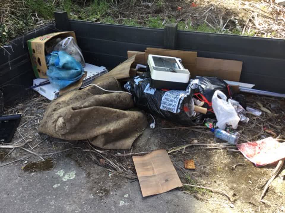 The photograph attached to this rubbish/recycling report
