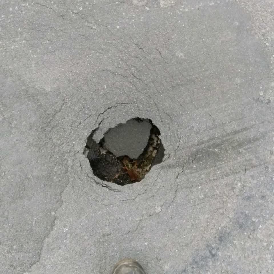 The photograph attached to this roading/streets report