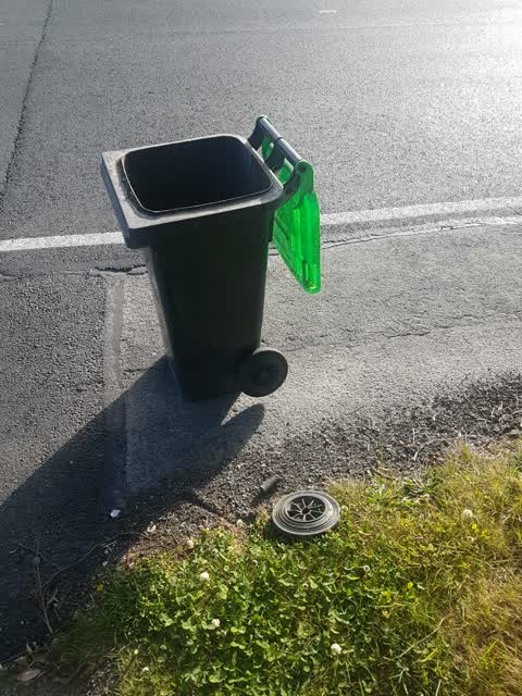 Rubbish/Recycling, a report photo