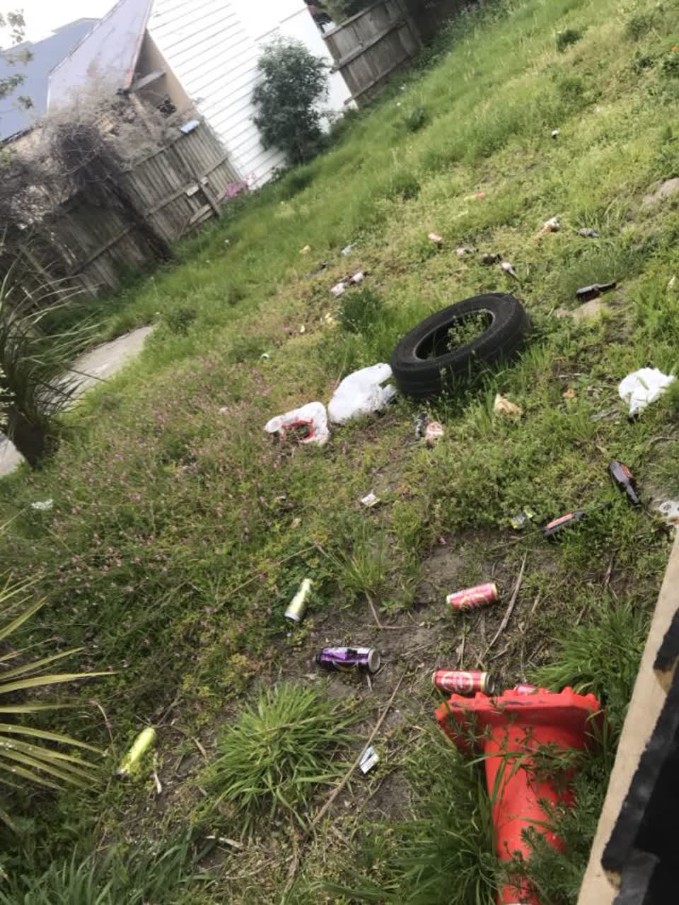 The photograph attached to this rubbish/recycling report