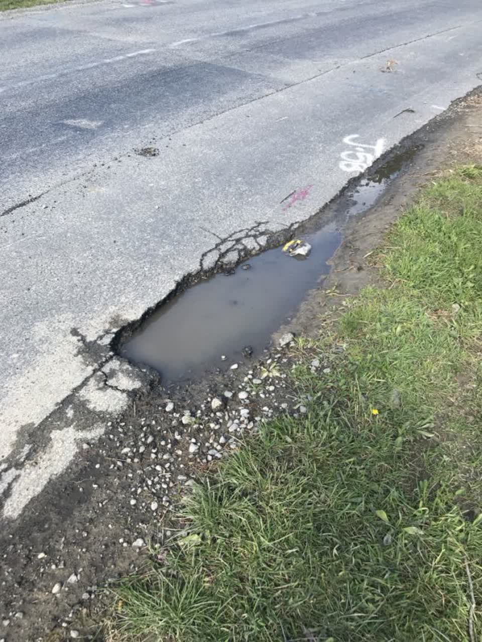 The photograph attached to this roading/streets report