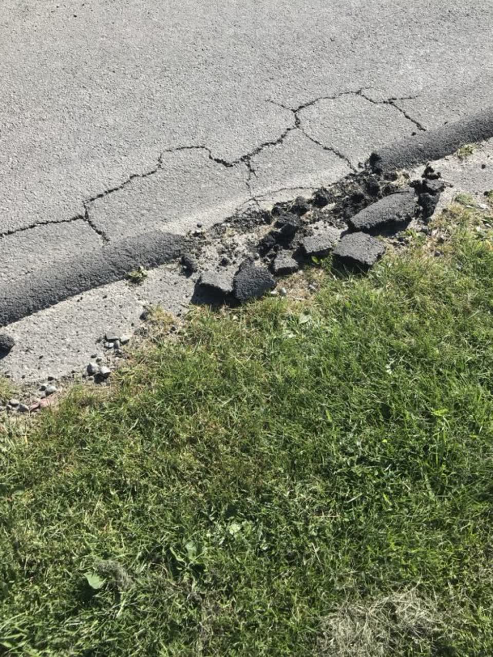 The photograph attached to this roading/streets report