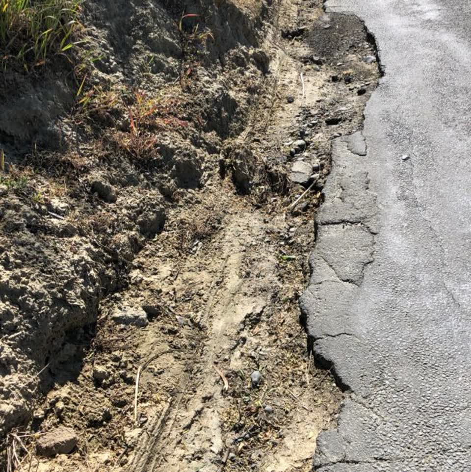 The photograph attached to this roading/streets report