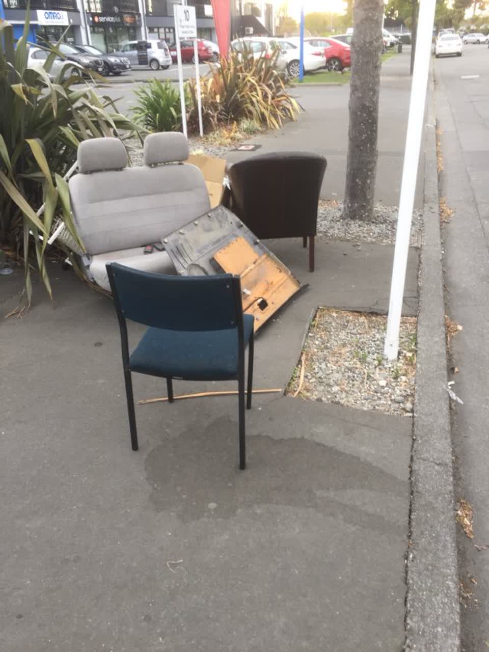 The photograph attached to this rubbish/recycling report