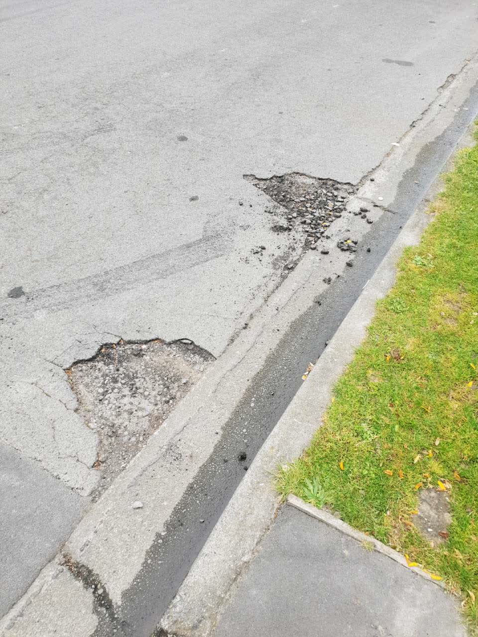 The photograph attached to this roading/streets report