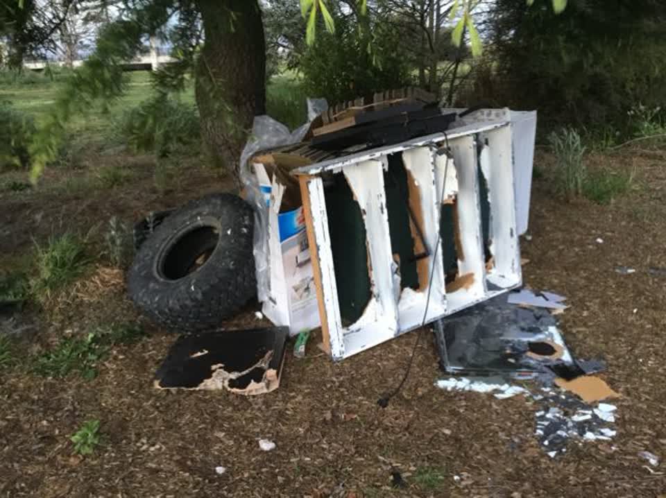 The photograph attached to this rubbish/recycling report