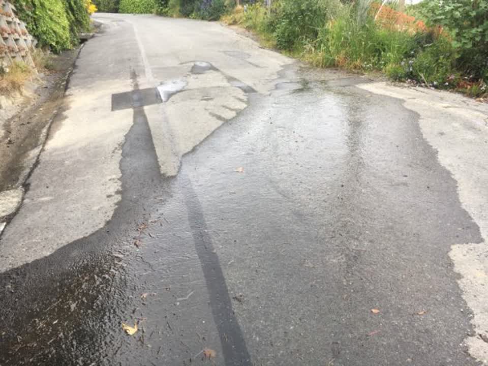 The photograph attached to this roading/streets report