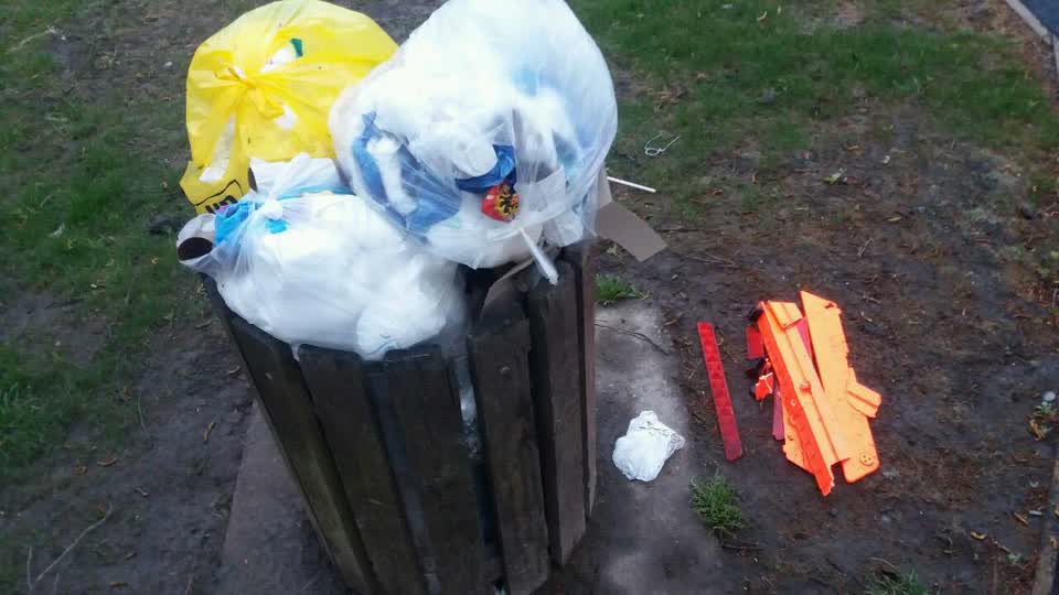 The photograph attached to this rubbish/recycling report