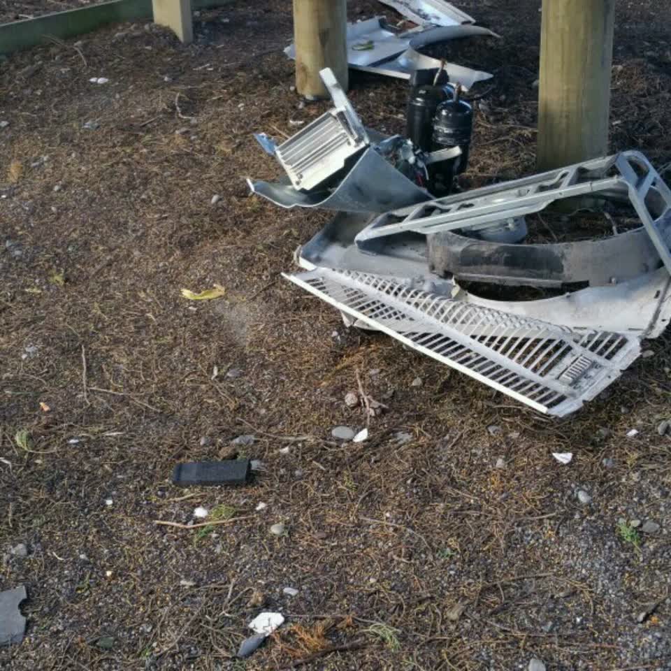 The photograph attached to this rubbish/recycling report