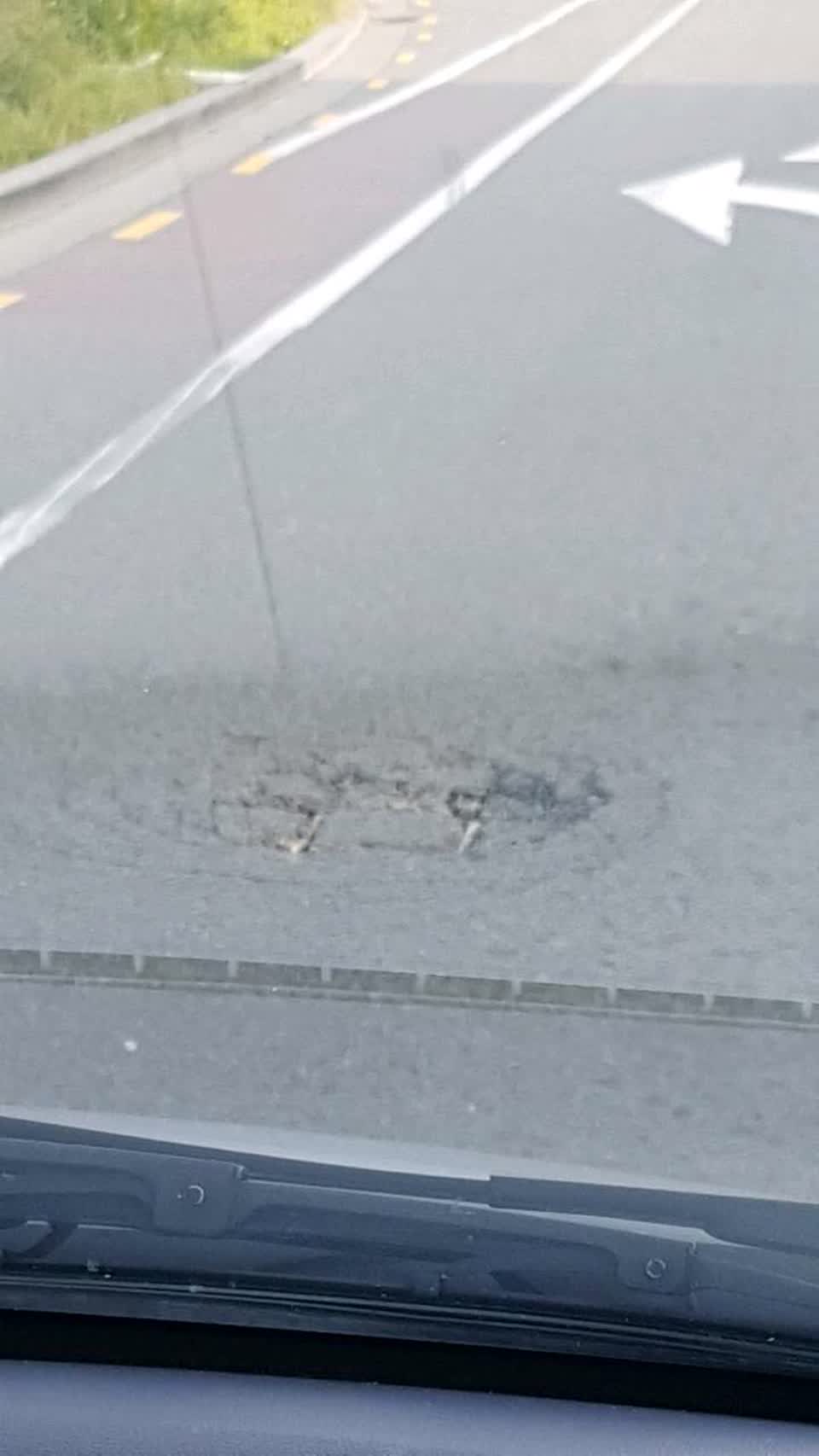 The photograph attached to this roading/streets report