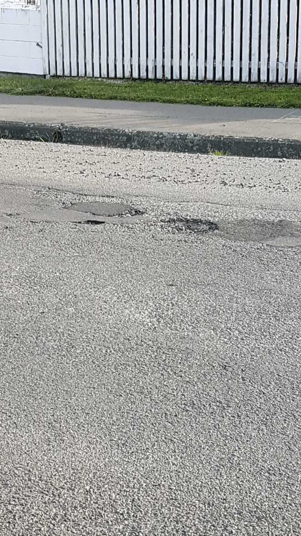 The photograph attached to this roading/streets report