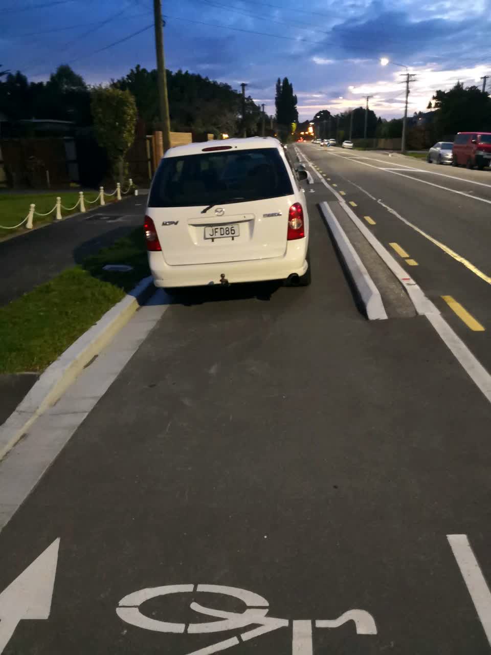 The photograph attached to this roading/streets report