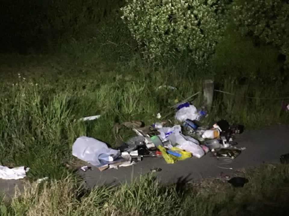 The photograph attached to this rubbish/recycling report