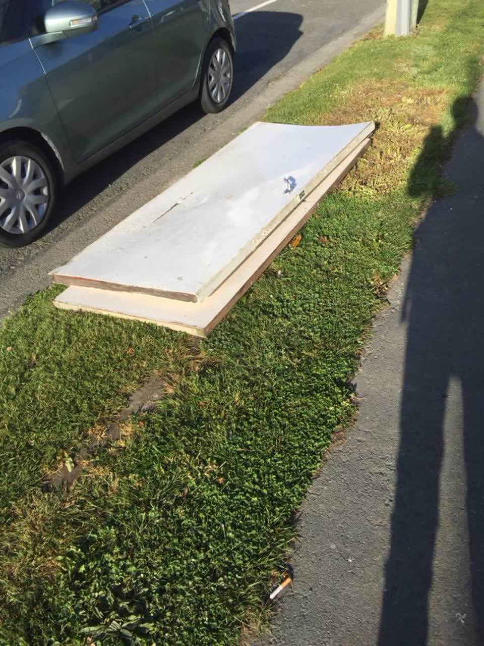 The photograph attached to this rubbish/recycling report