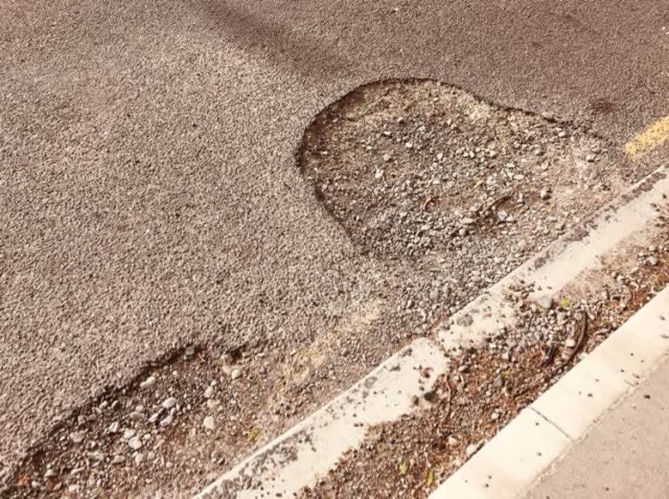 The photograph attached to this roading/streets report