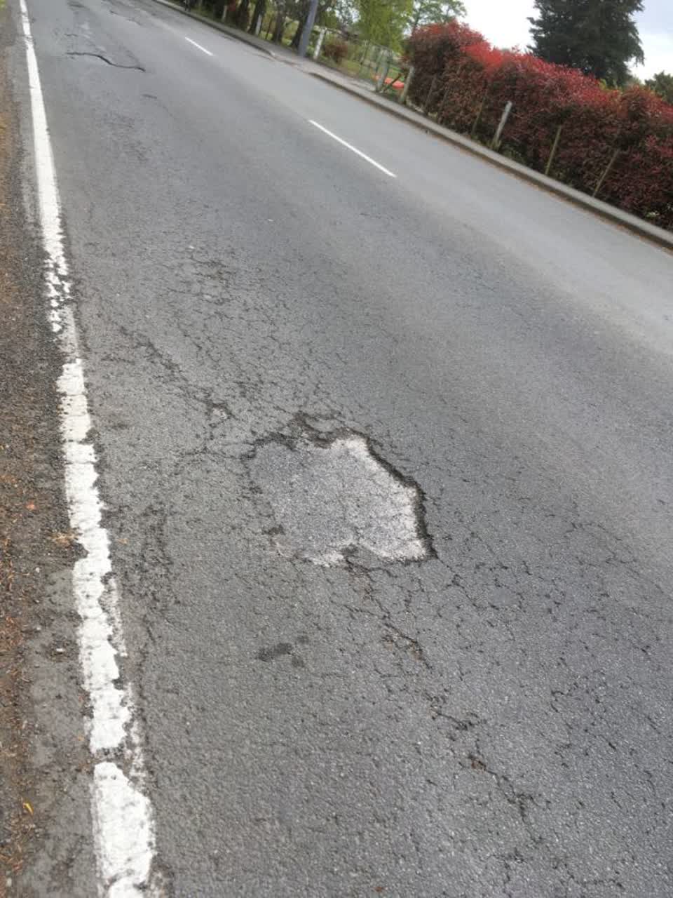 The photograph attached to this roading/streets report