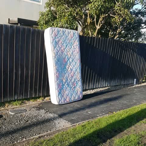 Rubbish/Recycling, a report photo
