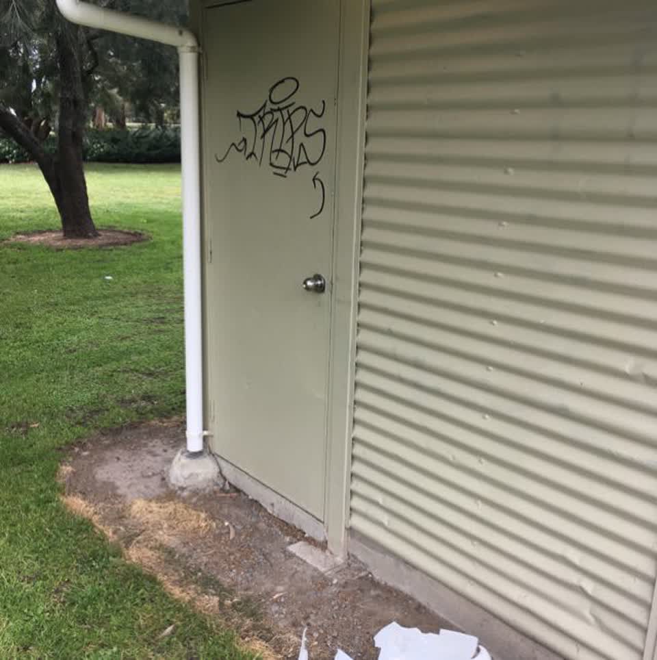 The photograph attached to this graffiti report