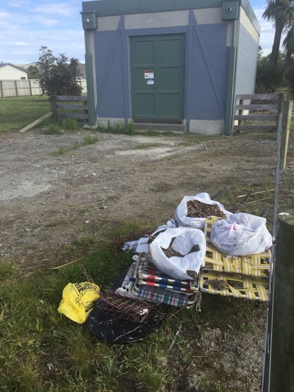 The photograph attached to this rubbish/recycling report