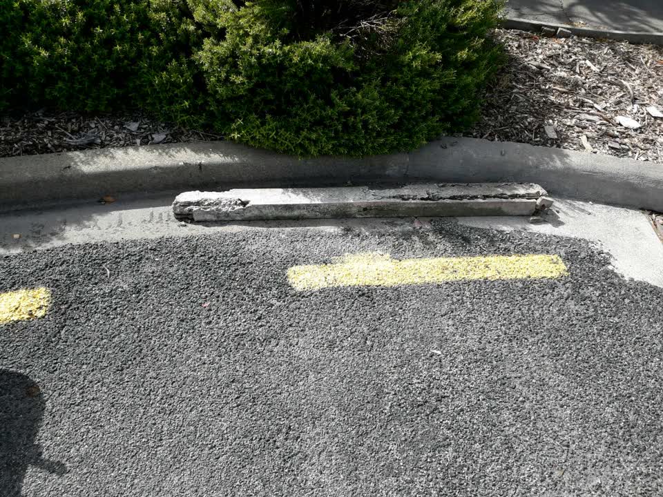 The photograph attached to this roading/streets report