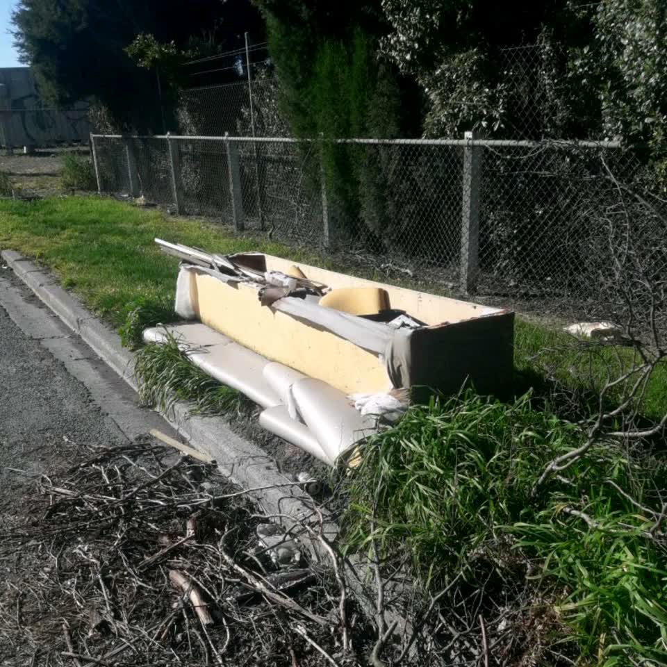 The photograph attached to this rubbish/recycling report