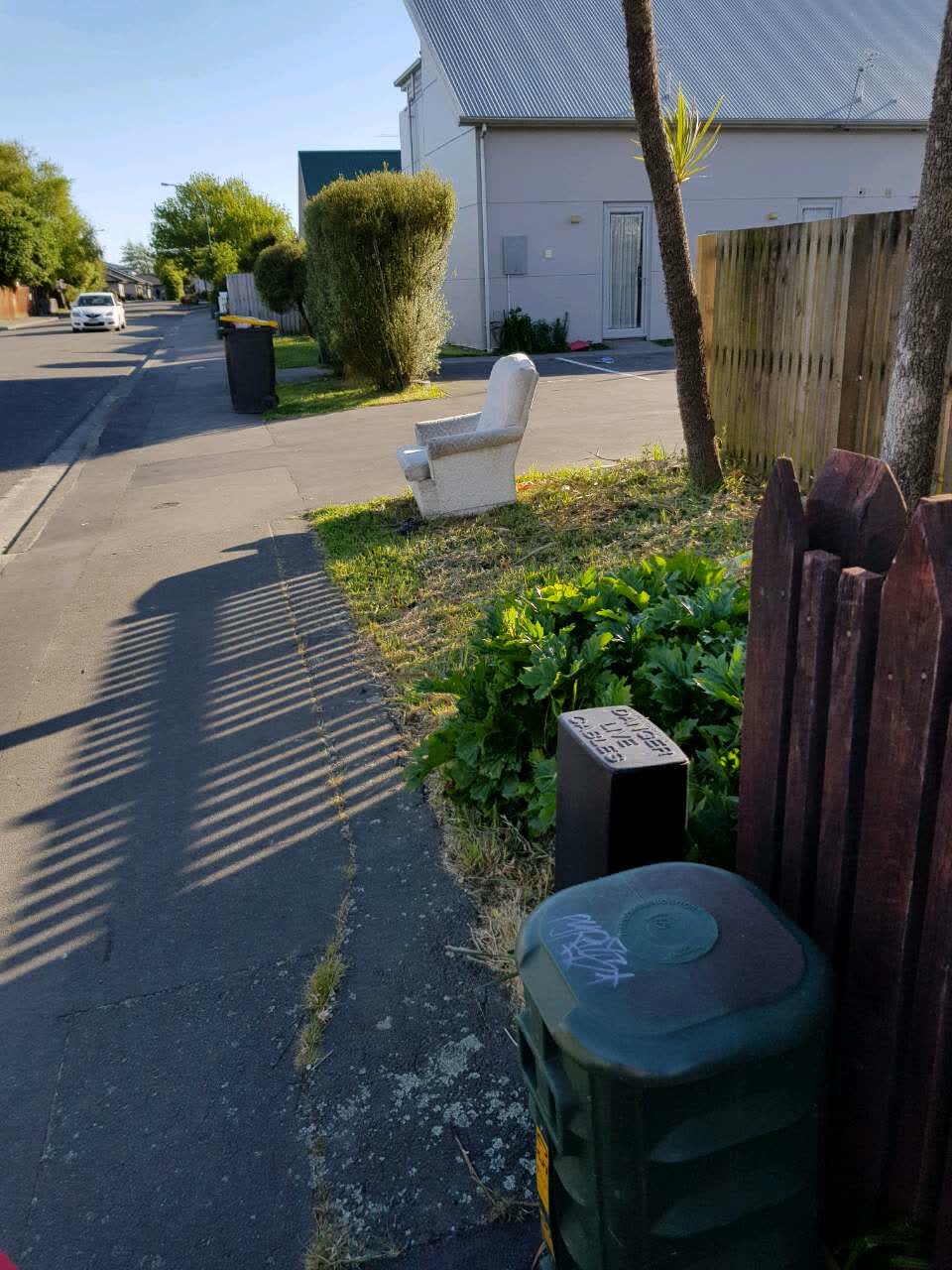 The photograph attached to this rubbish/recycling report