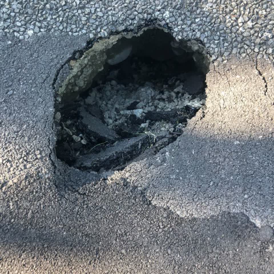 The photograph attached to this roading/streets report