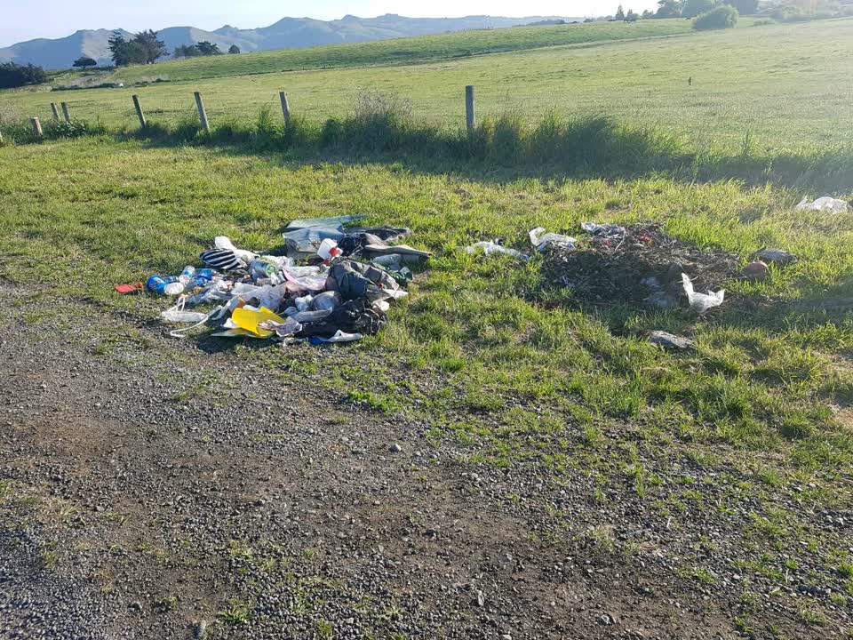 The photograph attached to this rubbish/recycling report