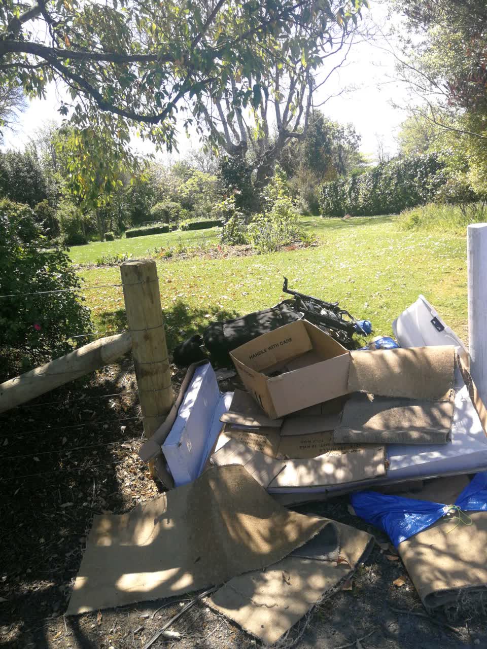The photograph attached to this rubbish/recycling report