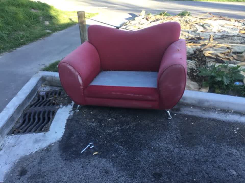The photograph attached to this rubbish/recycling report