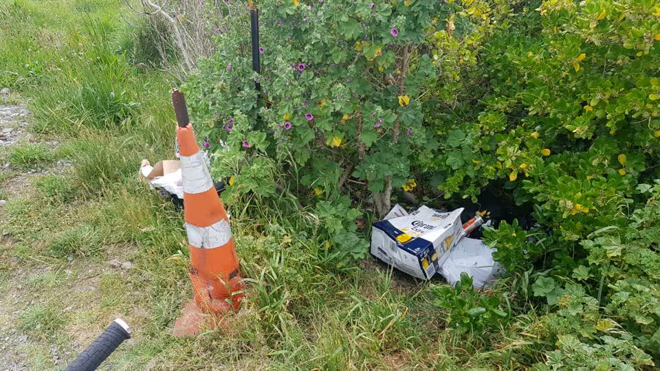 The photograph attached to this rubbish/recycling report