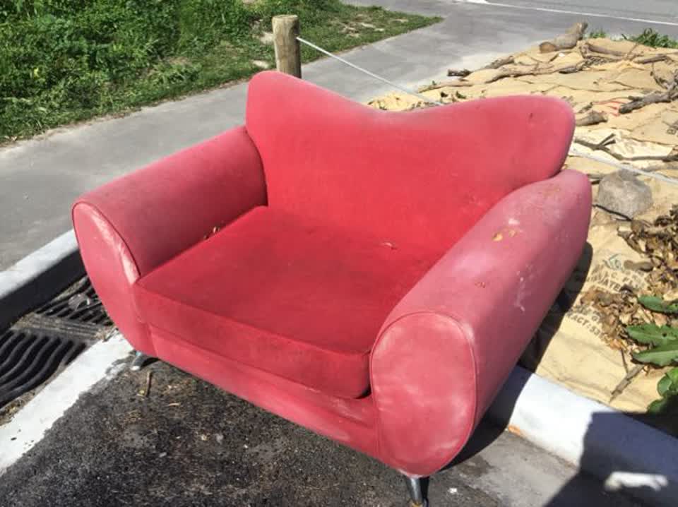 The photograph attached to this rubbish/recycling report