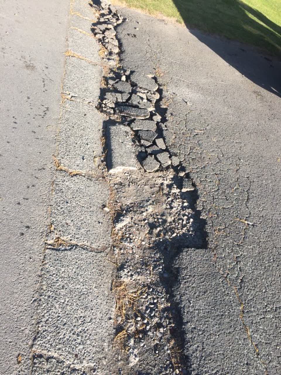The photograph attached to this roading/streets report