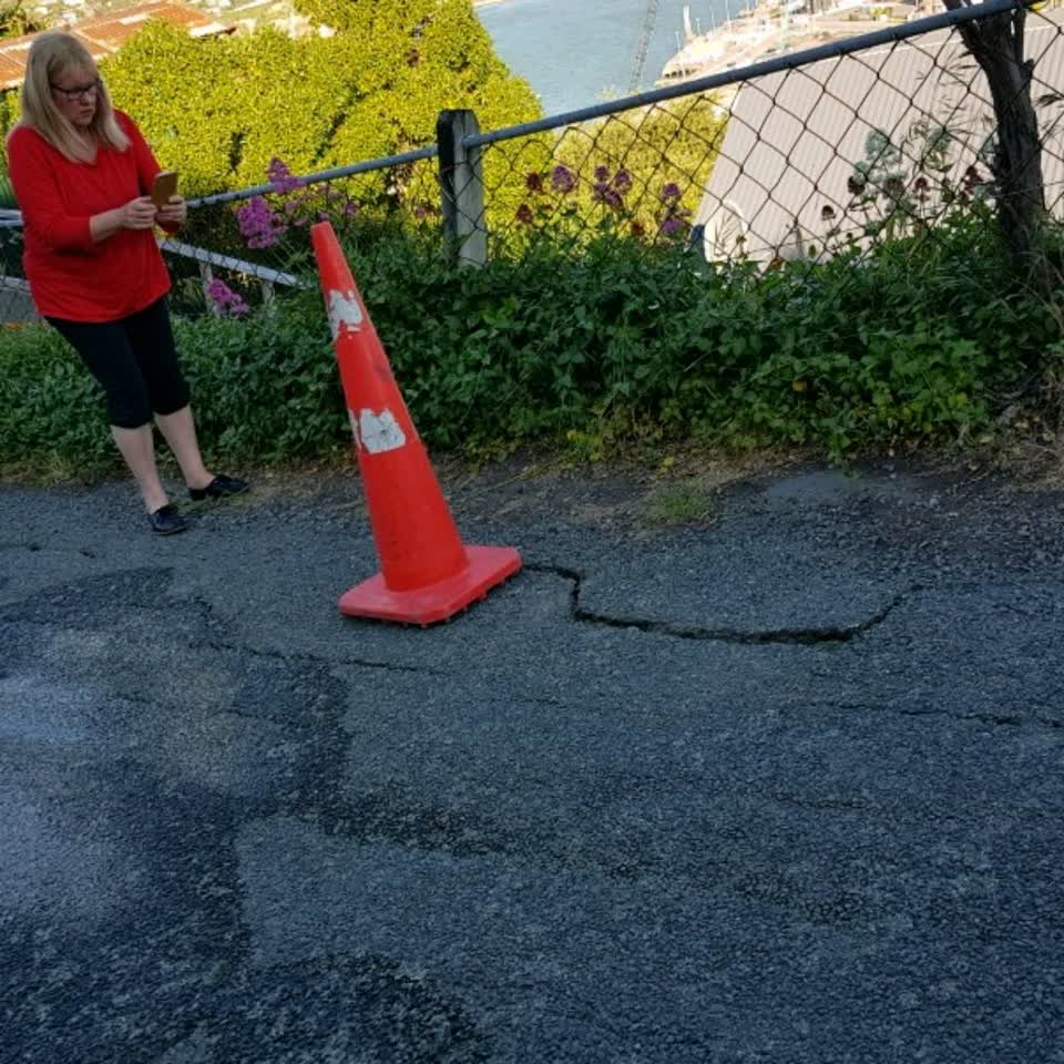 The photograph attached to this roading/streets report