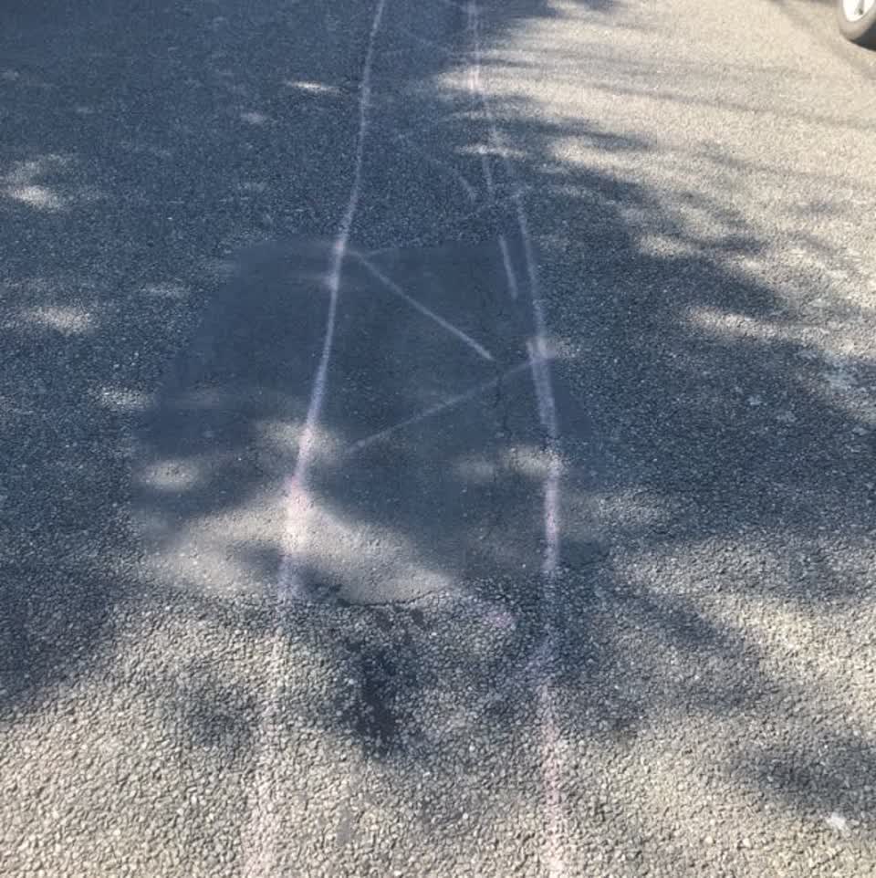 The photograph attached to this roading/streets report
