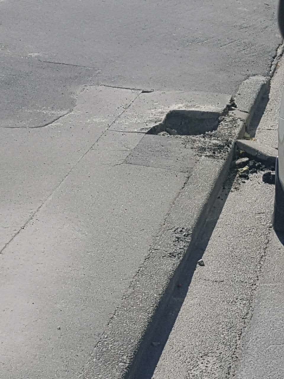 The photograph attached to this roading/streets report