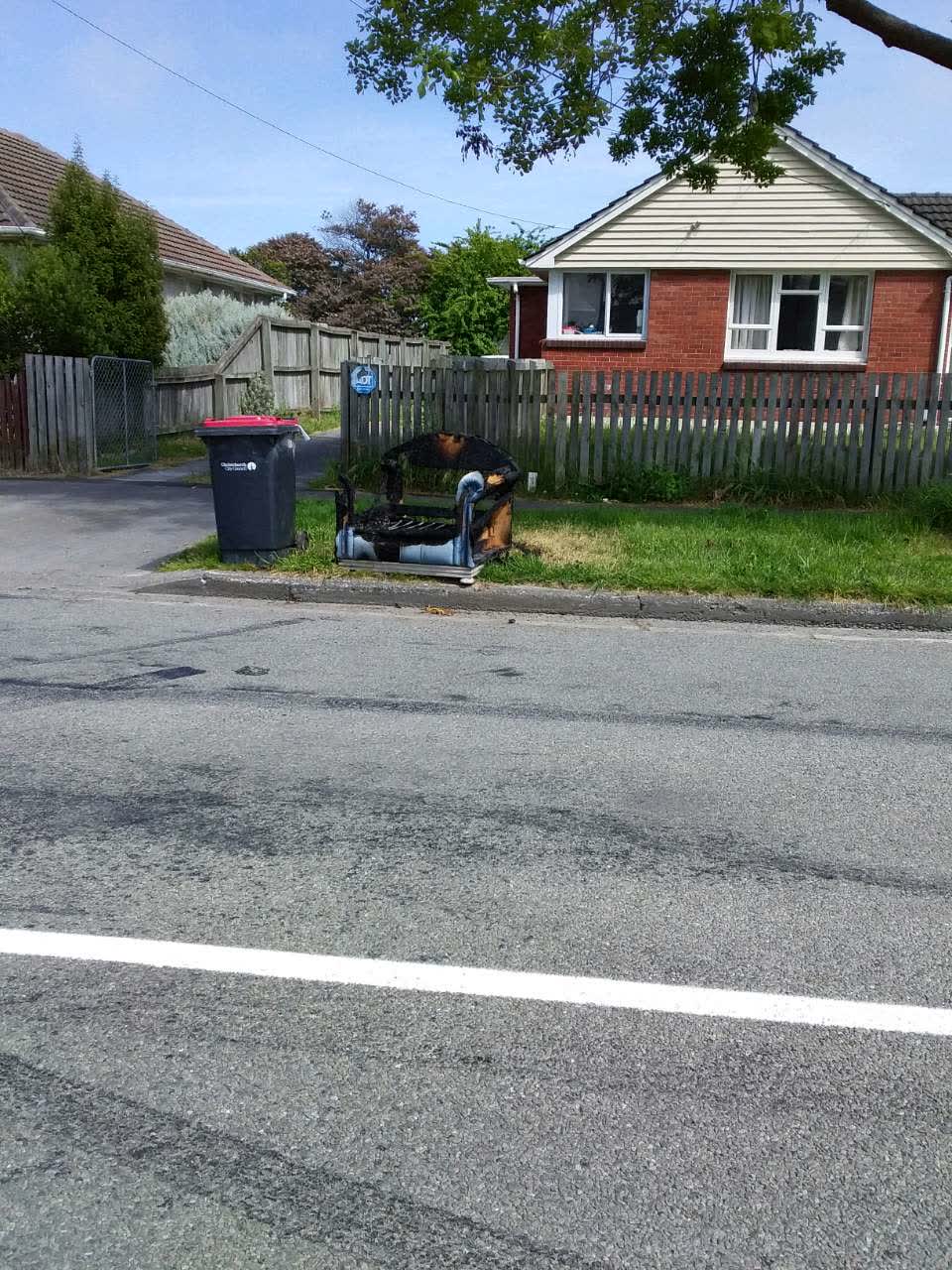 The photograph attached to this rubbish/recycling report