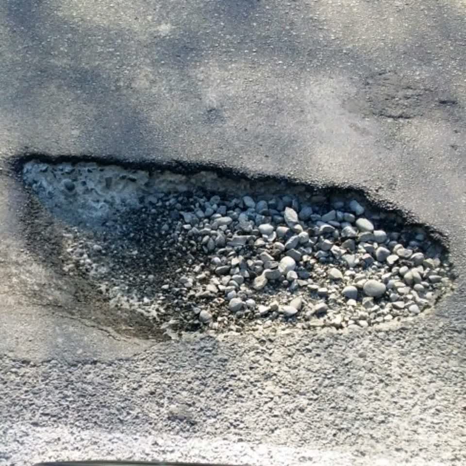 The photograph attached to this roading/streets report