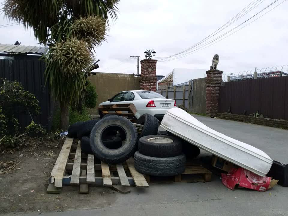 The photograph attached to this rubbish/recycling report