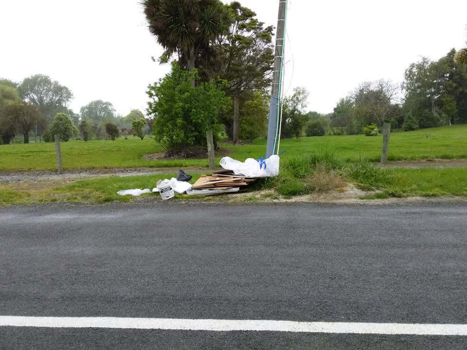 The photograph attached to this rubbish/recycling report