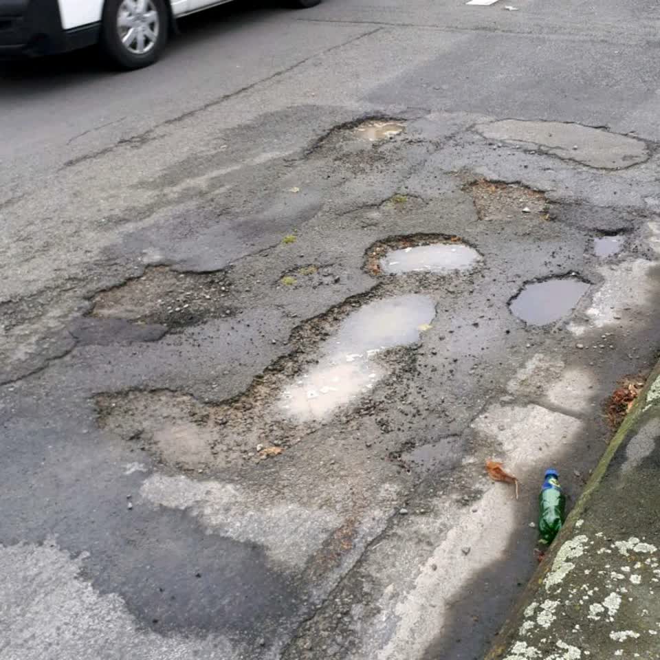 The photograph attached to this roading/streets report