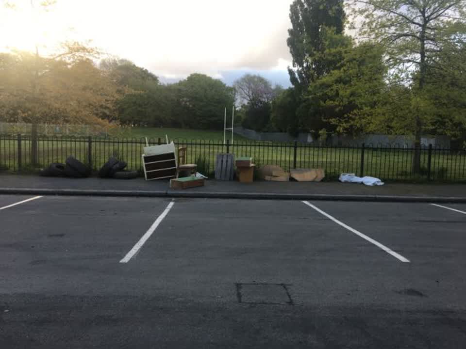 The photograph attached to this rubbish/recycling report