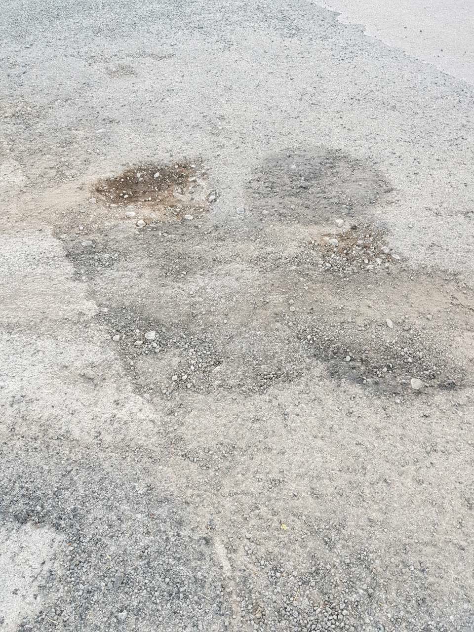 The photograph attached to this roading/streets report